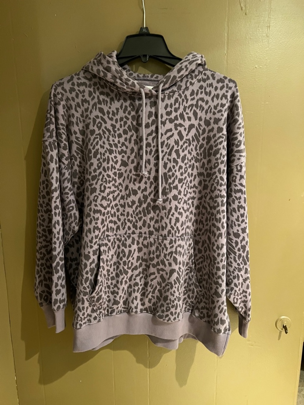 American Eagle Women’s Hoodie Leopard Print Sz S Oversized Jegging Fit Purple